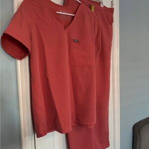 Figs Hot Coral Scrub Set